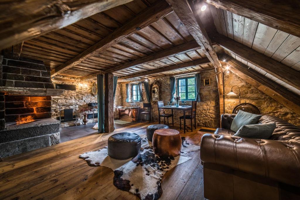 RESORT KOVÁRNA - Frýdštejn - stylové ubytování, luxusní wellness, zážitková restaurace room 1