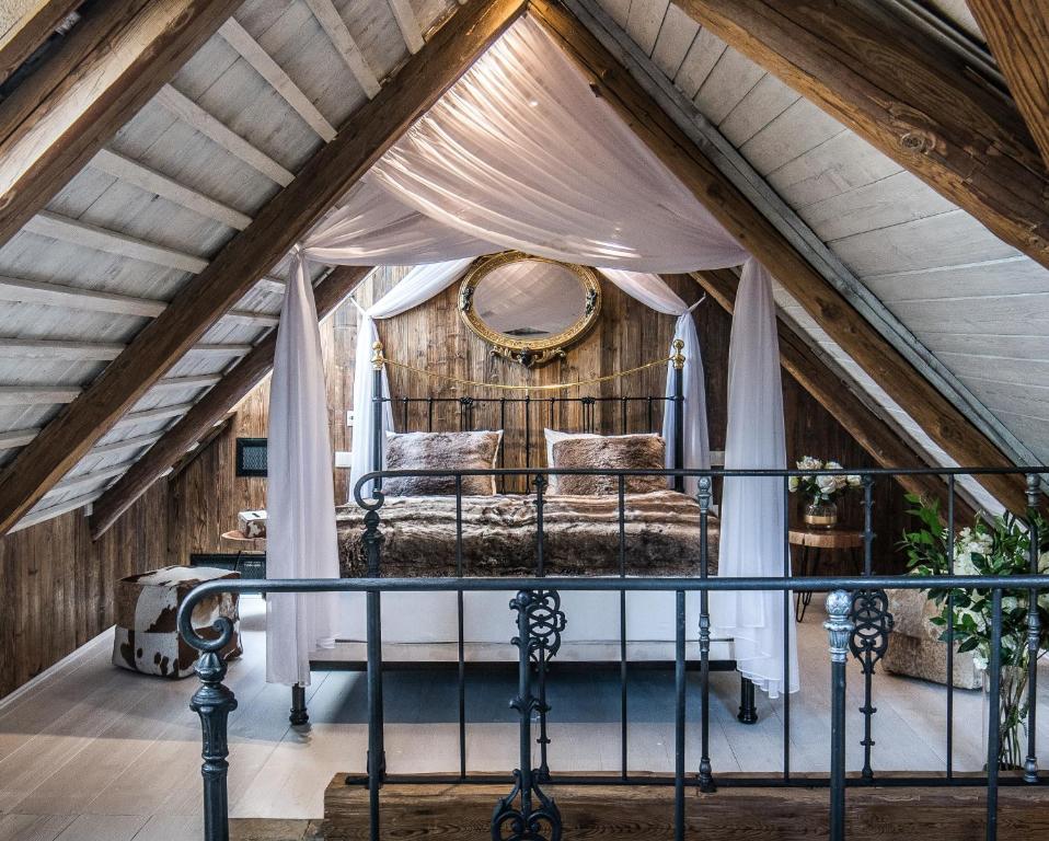 RESORT KOVÁRNA - Frýdštejn - stylové ubytování, luxusní wellness, zážitková restaurace room 5